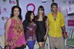 Bipasha Basu, Milind Soman at Pinkathon Event for Breast Cancer Awareness in Olive, Mumbai on 9th Nov 2012 (10).JPG